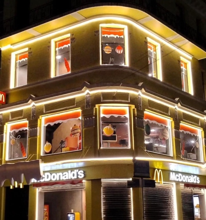 Fachada iluminada apresentada no portfólio da Arte Imagem