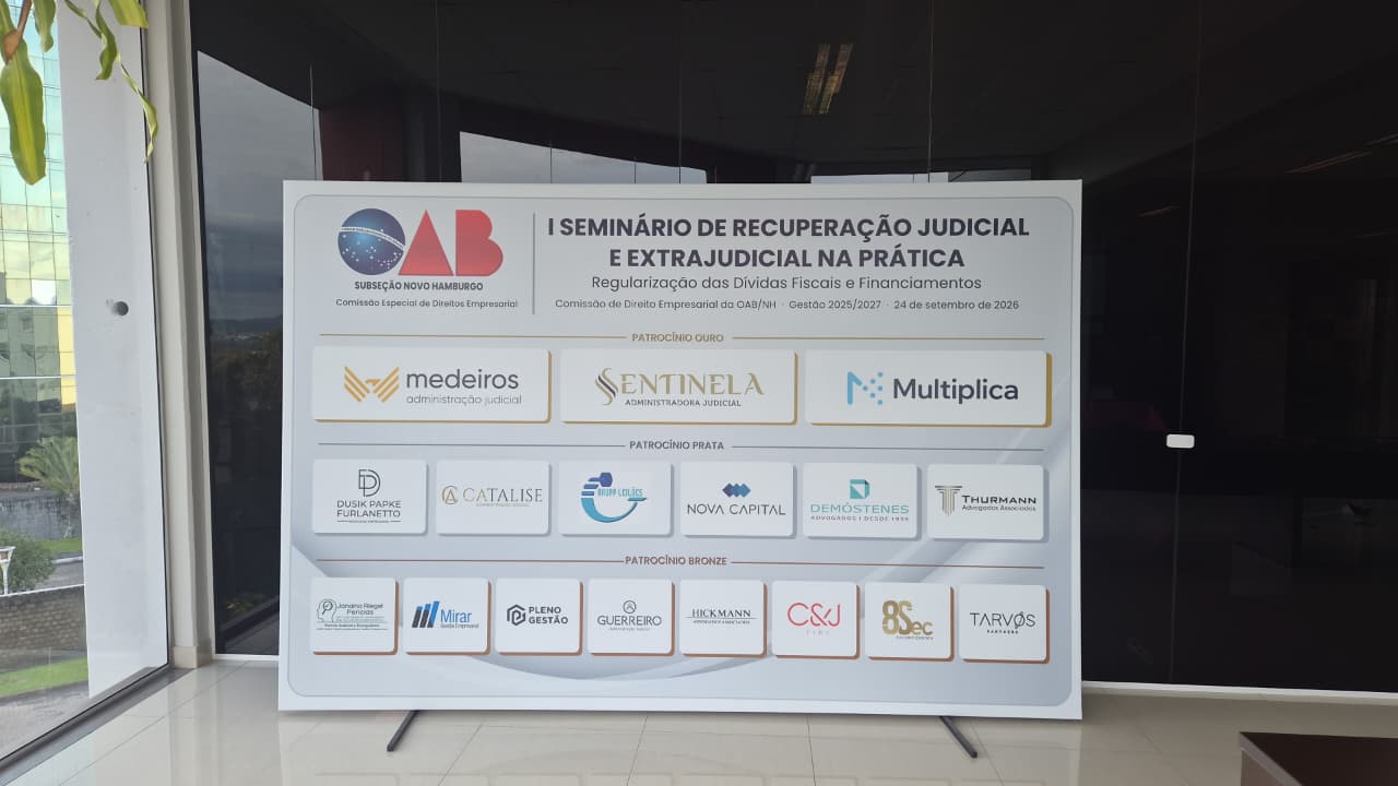 Painel com patrocinadores do seminário da OAB Subseção Novo Hamburgo